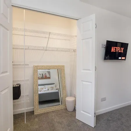 The Willows With Free Parking For 2 Cars *