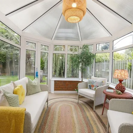 The Willows With Free Parking For 2 Cars *