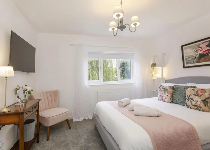 The Willows With Free Parking For 2 Cars *