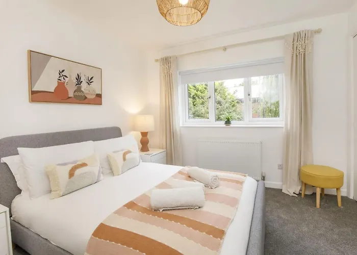 The Willows With Free Parking For 2 Cars