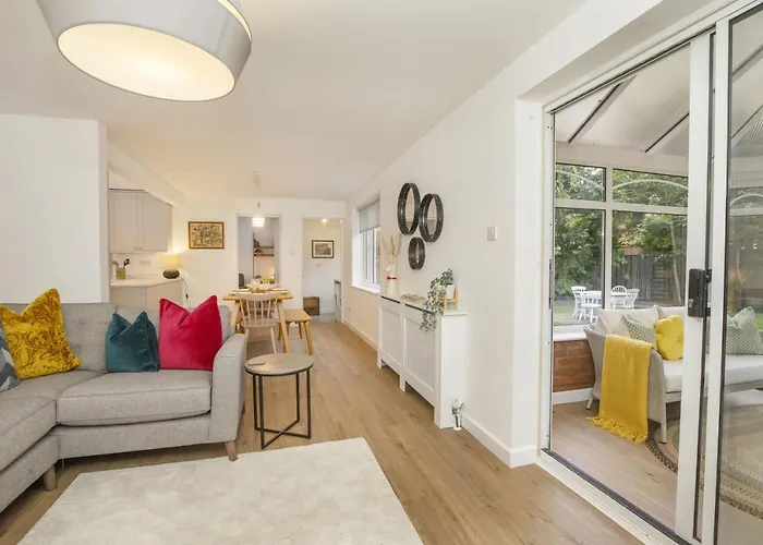 The Willows With Free Parking For 2 Cars