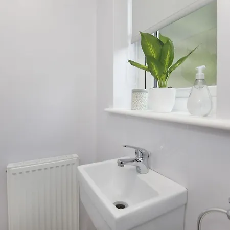 The Willows With Free Parking For 2 Cars Holiday home York