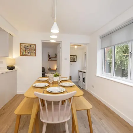 The Willows With Free Parking For 2 Cars בית נופש יורק