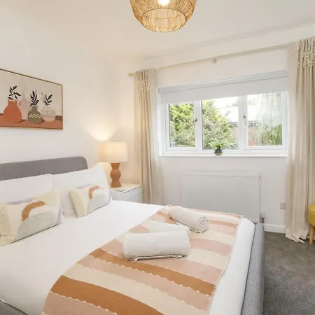 The Willows With Free Parking For 2 Cars