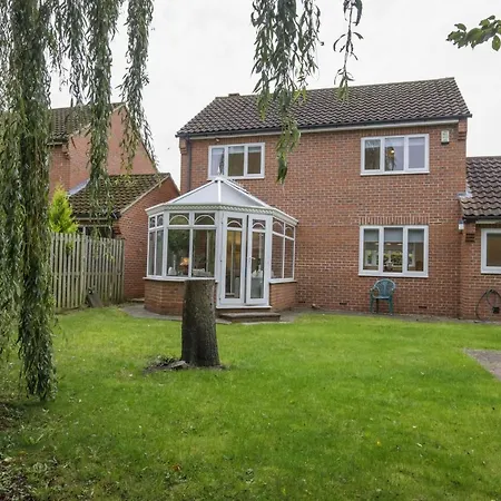 The Willows With Free Parking For 2 Cars Holiday home *