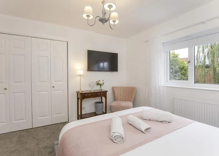 The Willows With Free Parking For 2 Cars 別荘 *