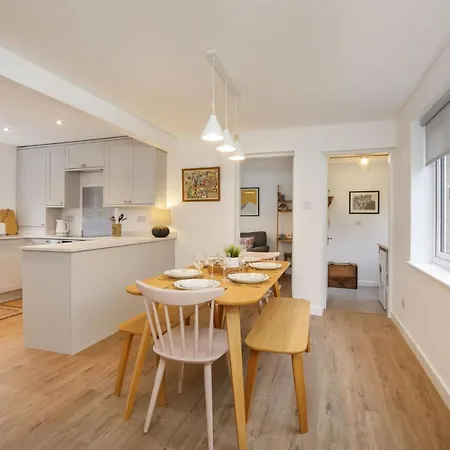 The Willows With Free Parking For 2 Cars * York