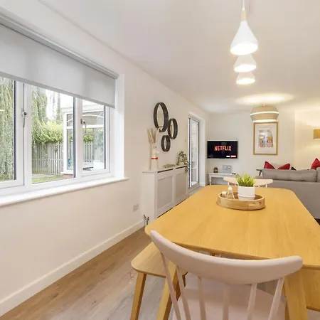 The Willows With Free Parking For 2 Cars Prázdninový dům