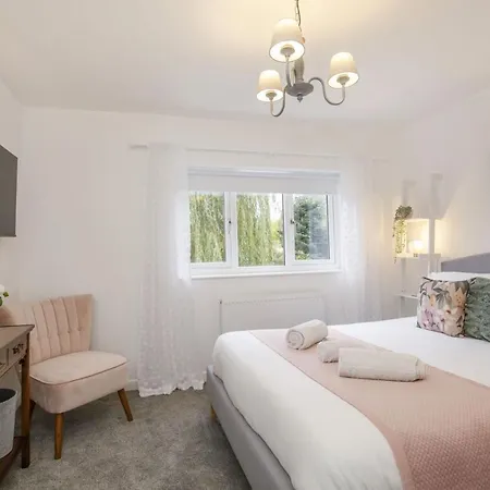 The Willows With Free Parking For 2 Cars *