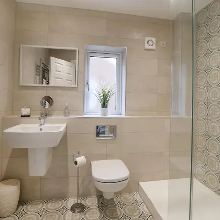 The Willows With Free Parking For 2 Cars * York