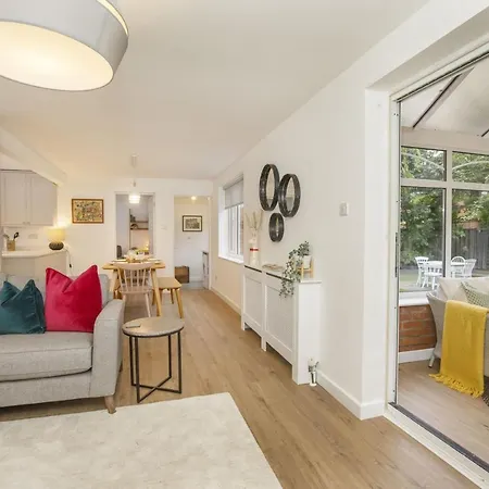 The Willows With Free Parking For 2 Cars