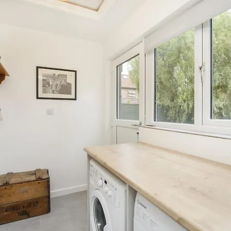 The Willows With Free Parking For 2 Cars * York